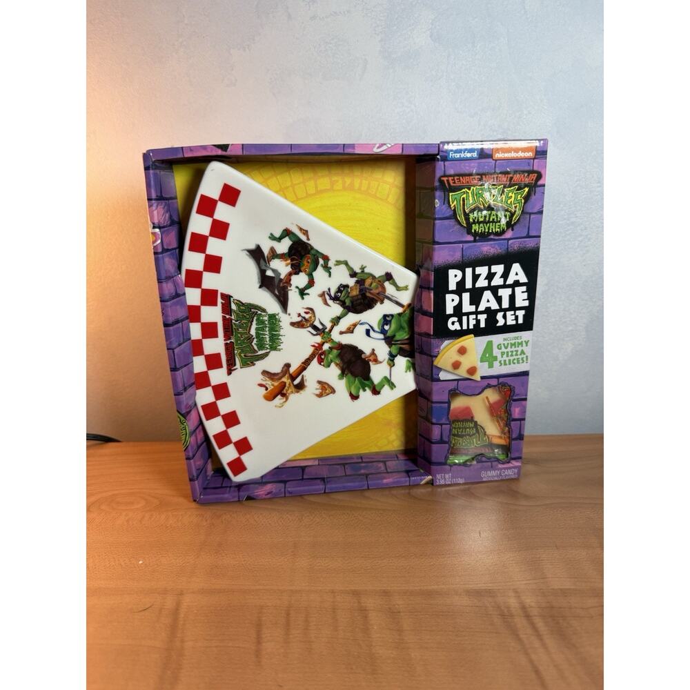 TMNT Teenage Mutant Ninja Turtles Mutant Mayhem Pizza Shaped Plate Gift, Gummies